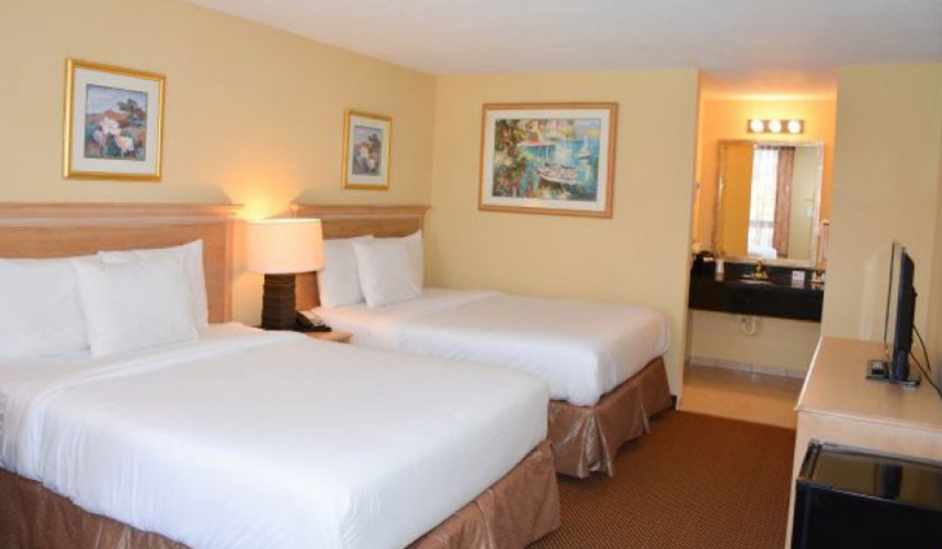 /hotelphotos/thumb-860x501-109892-Baymont Inn Unvrsl BD Room 2.jpg